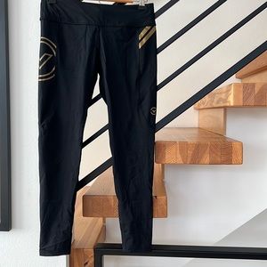 Virus Sport performance leggings